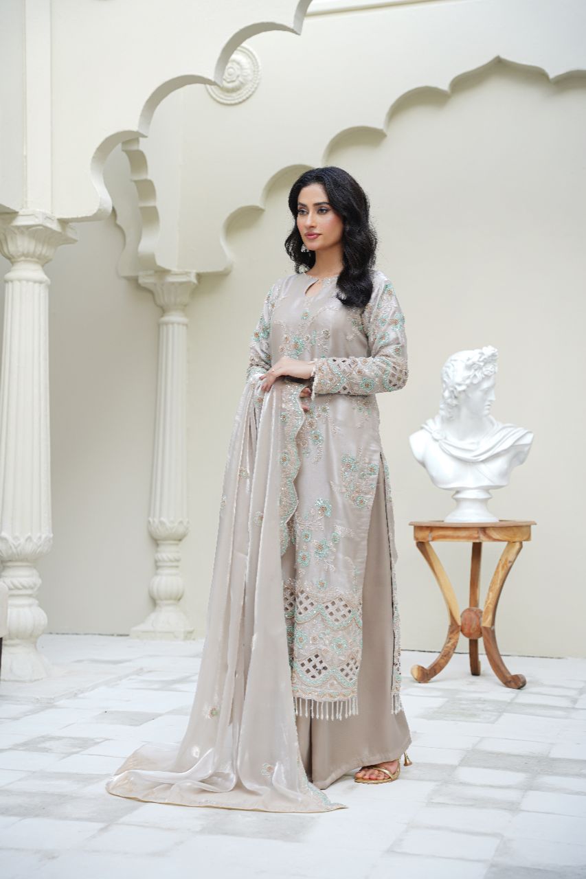 Queen Libas - Sahiba-e-Noor QL-F06