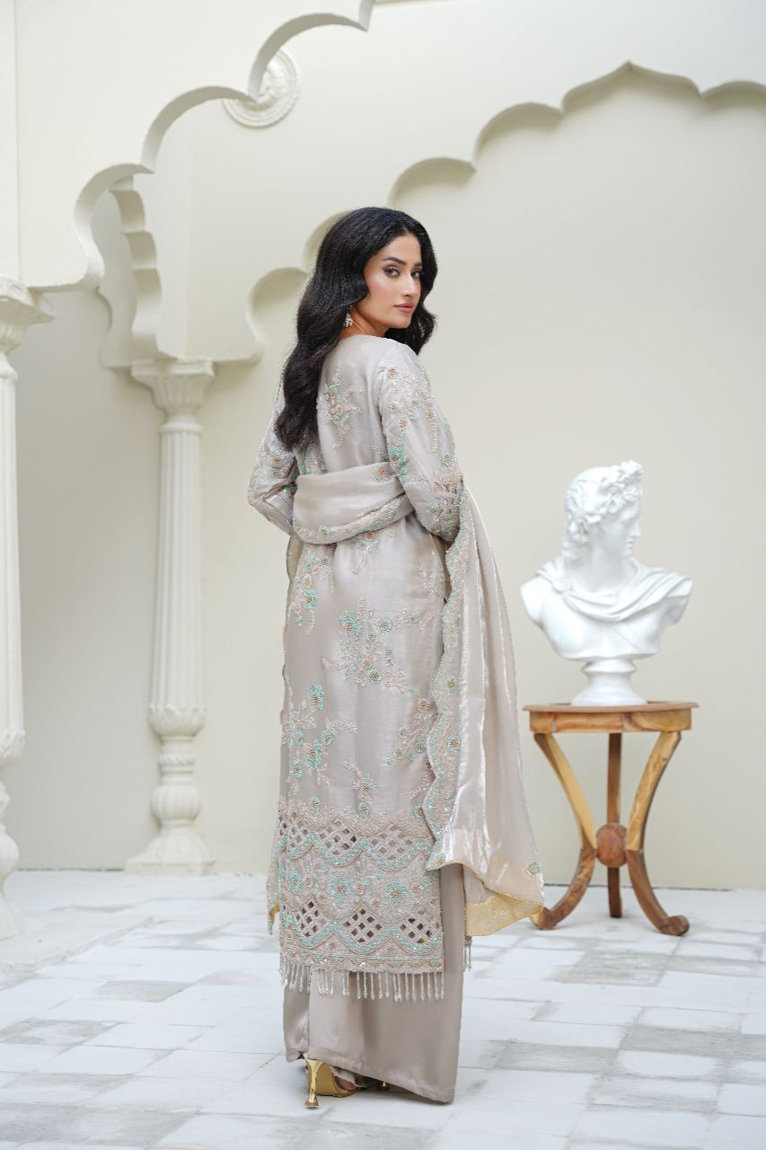 Queen Libas - Sahiba-e-Noor QL-F06