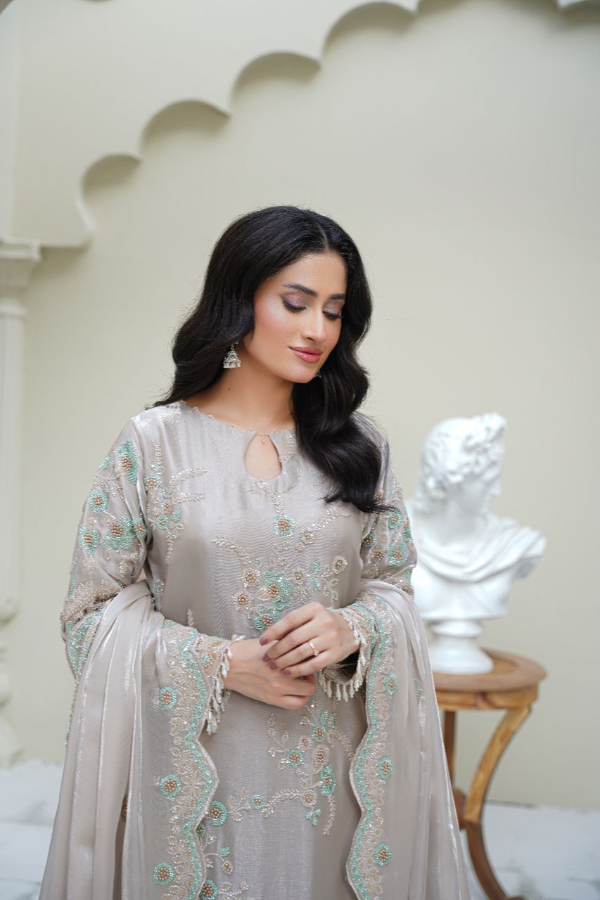 Queen Libas - Sahiba-e-Noor QL-F06