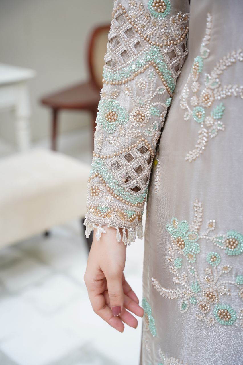 Queen Libas - Sahiba-e-Noor QL-F06