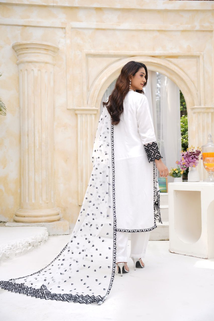 Har Din 1 – White Embroidered 3 Pc Suit