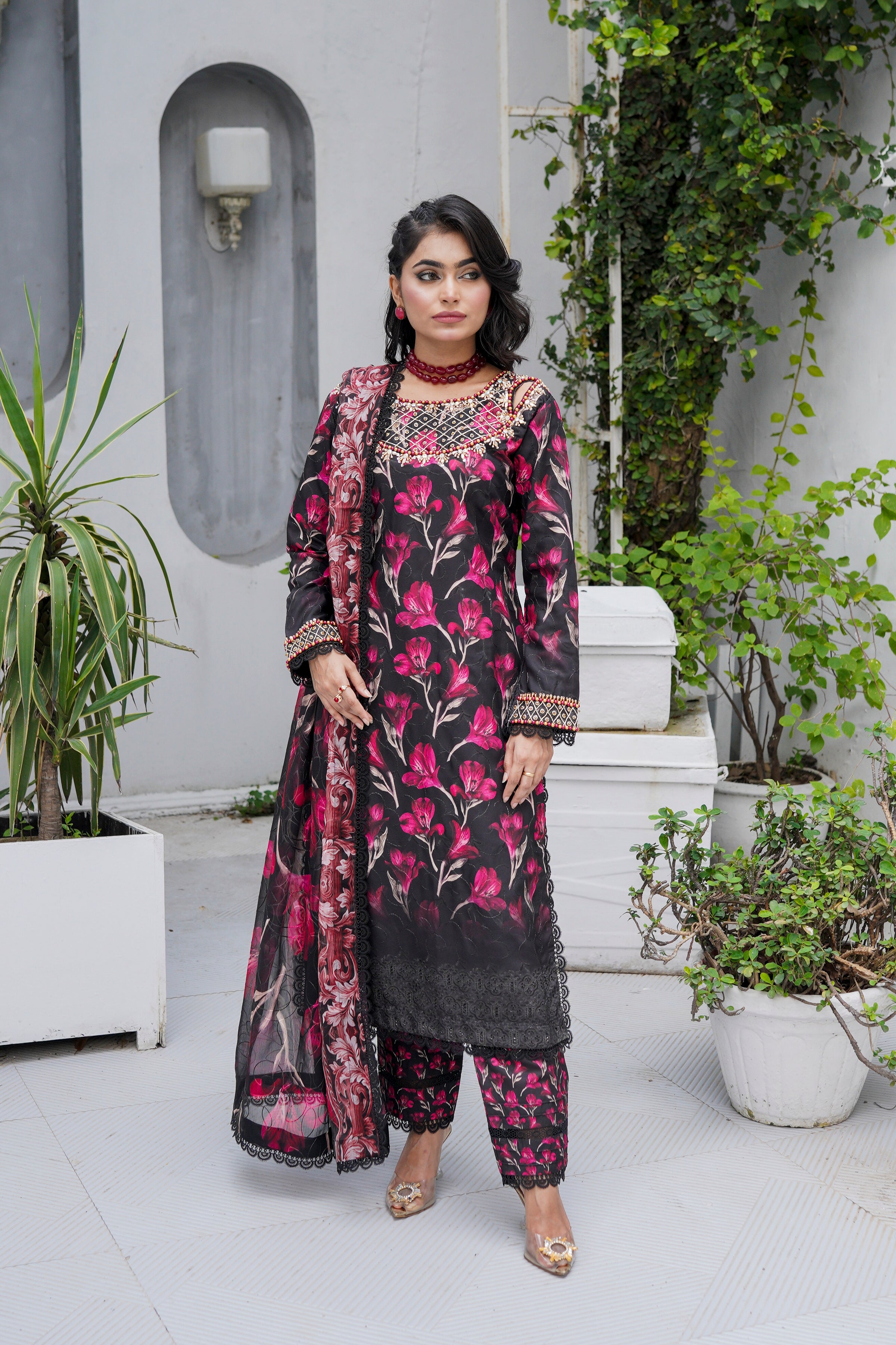 Queen Libas - Midnight Blossom.