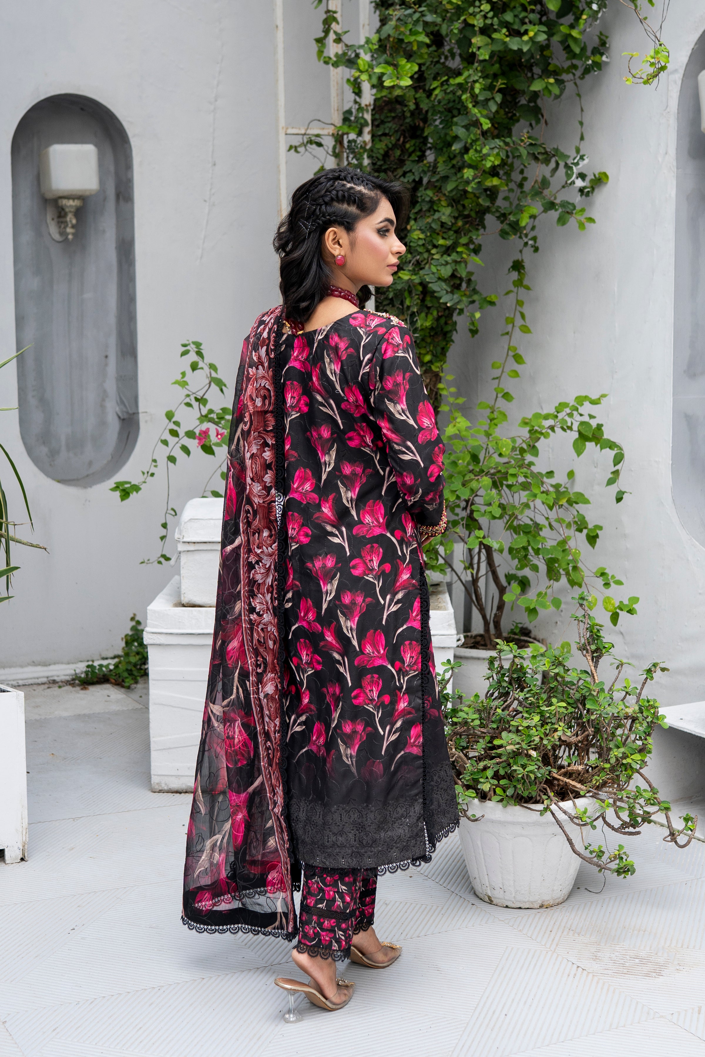 Queen Libas - Midnight Blossom.