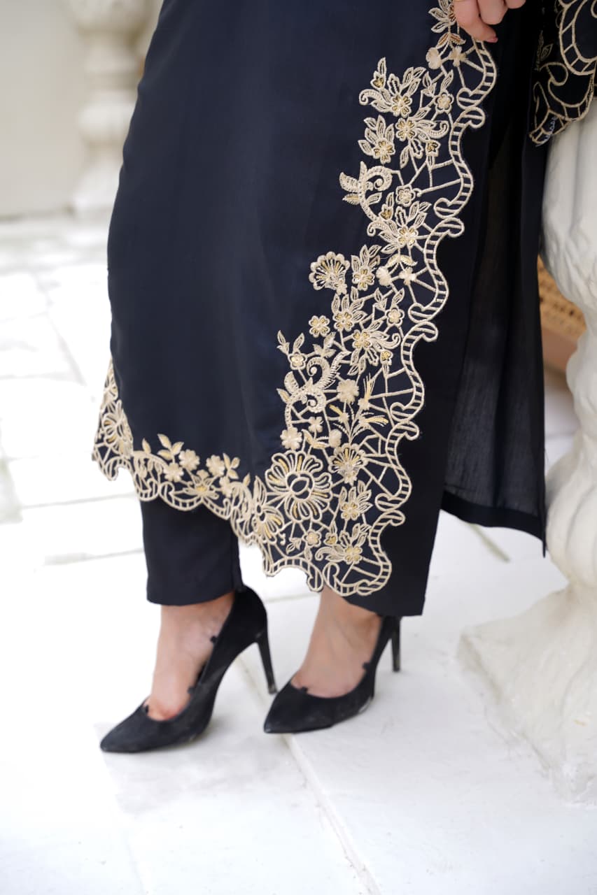 Har Din 3 – Black Embroidered 2Pc Suit