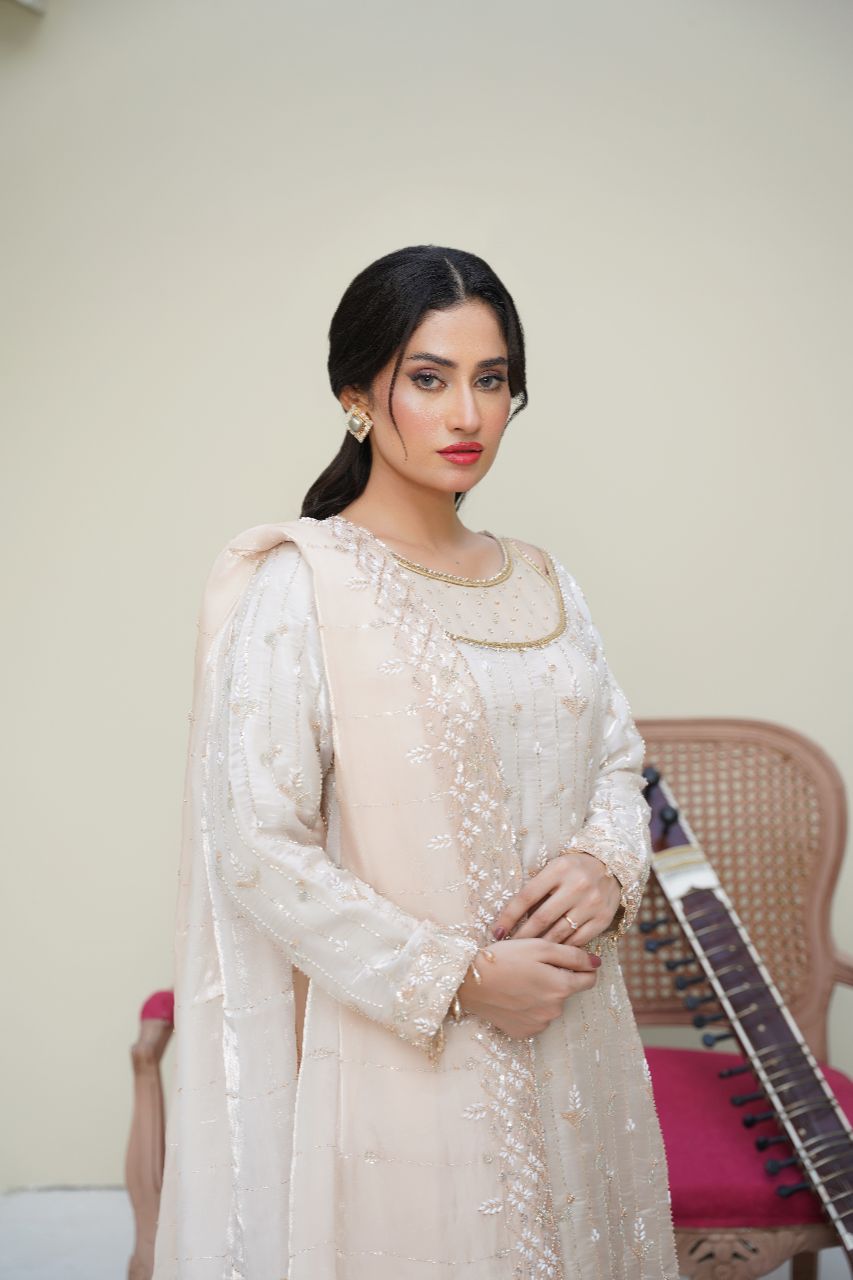 Queen Libas - Sahiba-e-Noor QL-F01