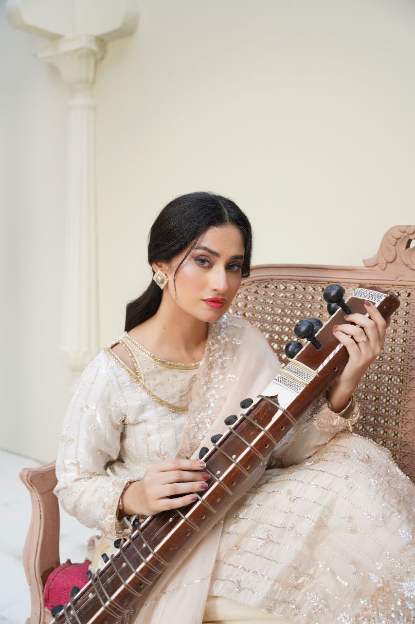 Queen Libas - Sahiba-e-Noor QL-F01