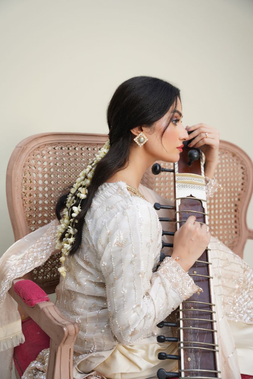 Queen Libas - Sahiba-e-Noor QL-F01