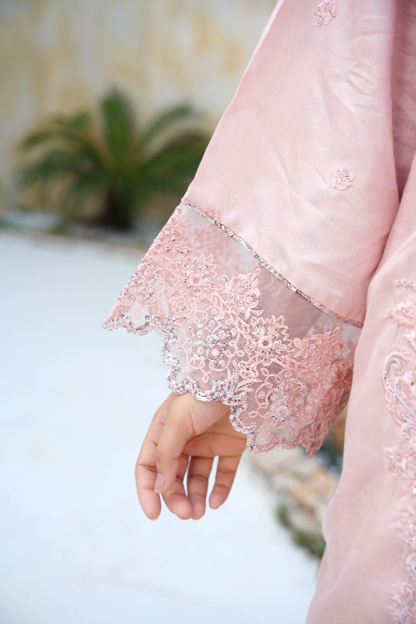 Har Din 5 – Pink Embroidered 3Pc Suit