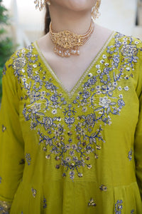 Har Din 2 – White Embroidered 3 Pc Suit