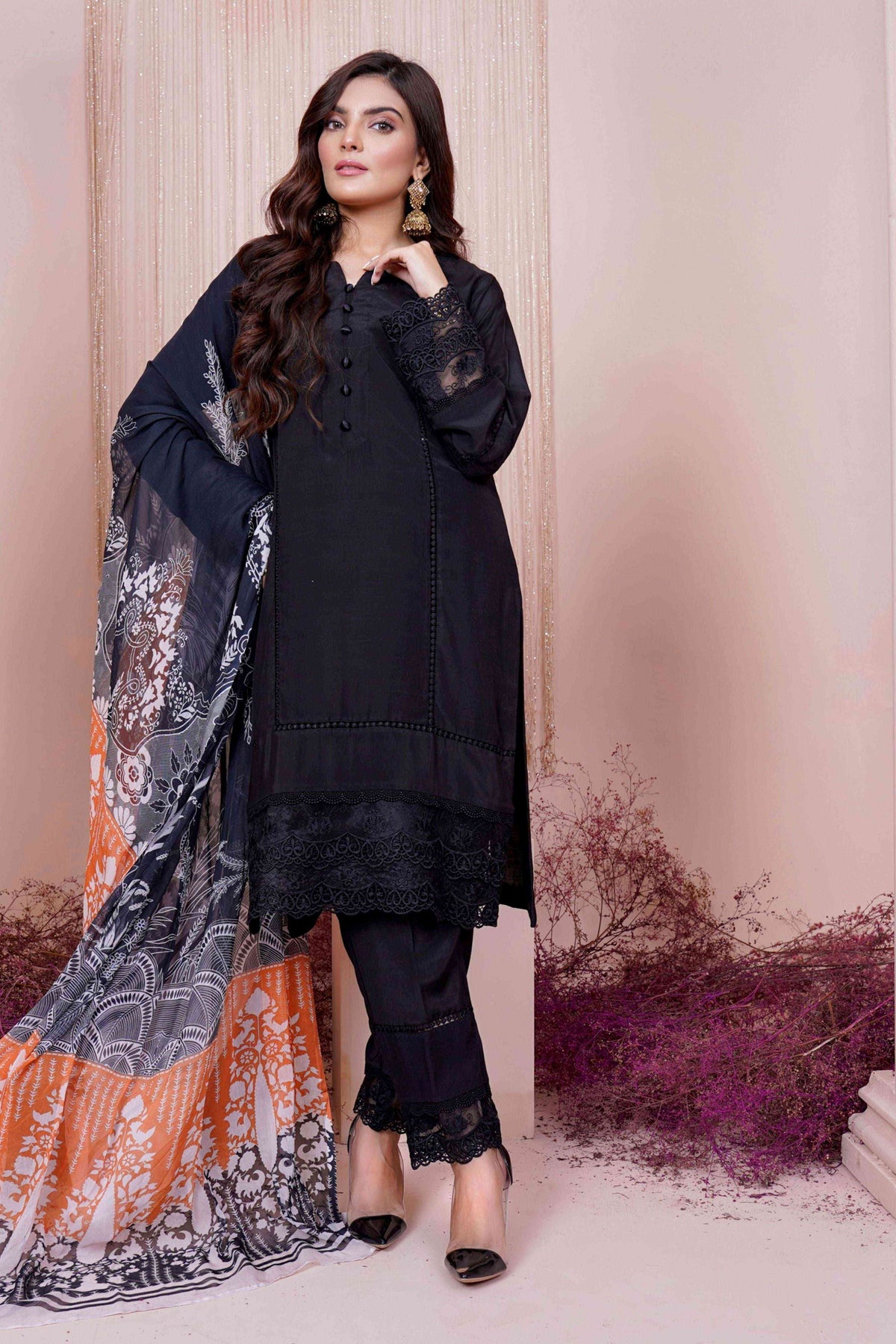 Latest Pakistani Dress Designs For Ladies - Pakistani Suits