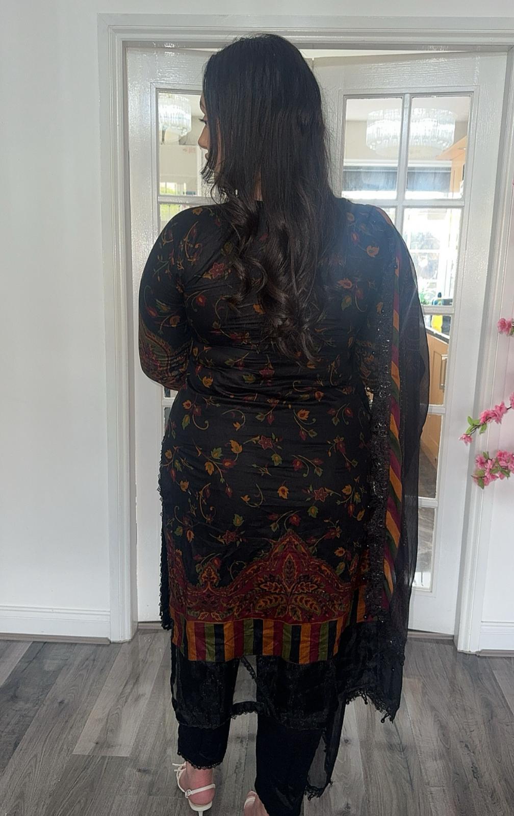 Maria B Printed Lawn Embroider Inspired Lux D-4 -Readymade Pakistani Suits UK