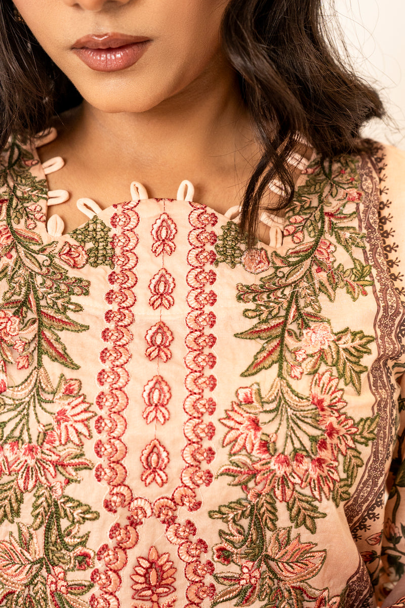 Queen Libas Pakistani Lawn Suit UK with Elegant Print.