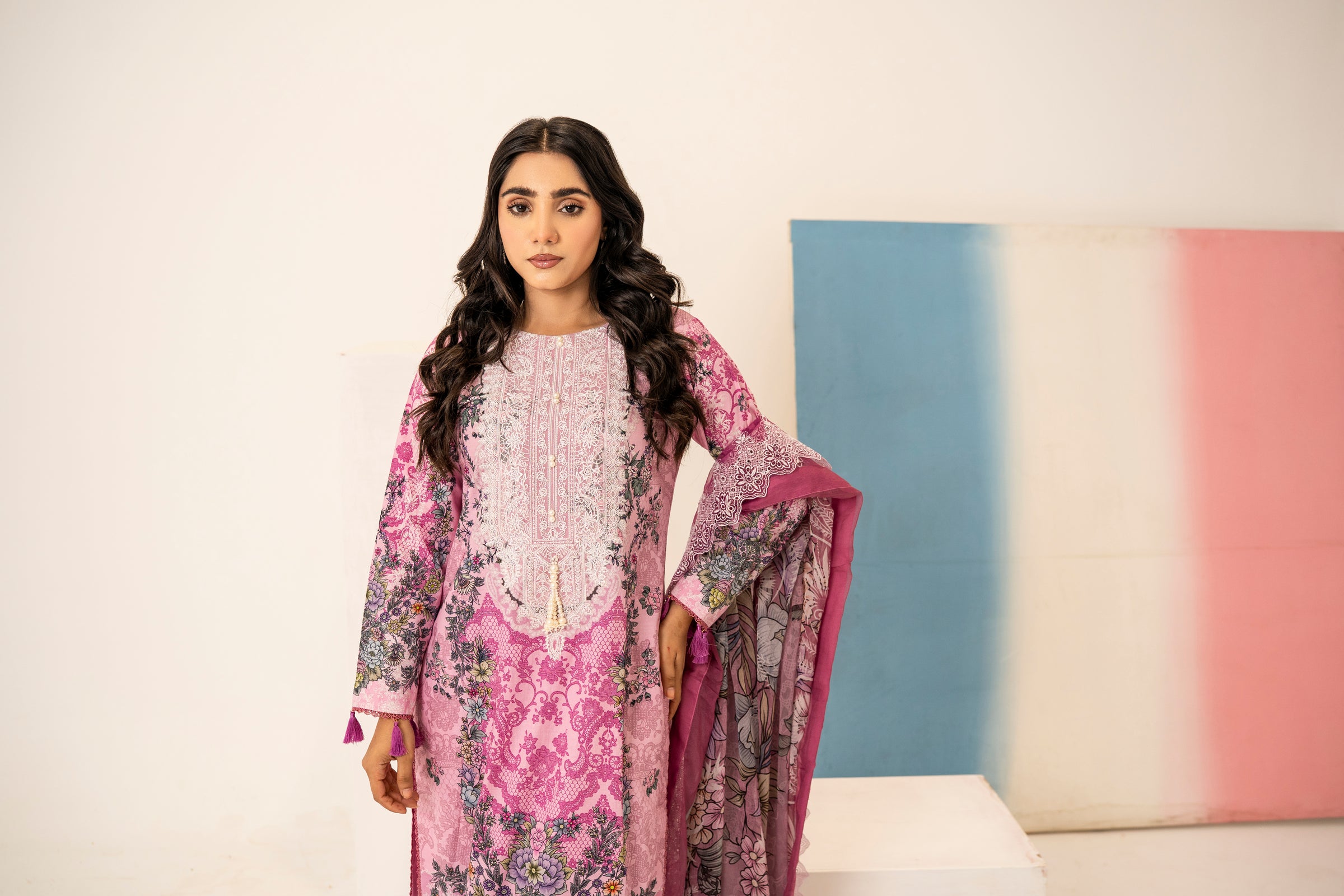 Queen Libas Pakistani Lawn Suit UK - Elegant Pink Design.