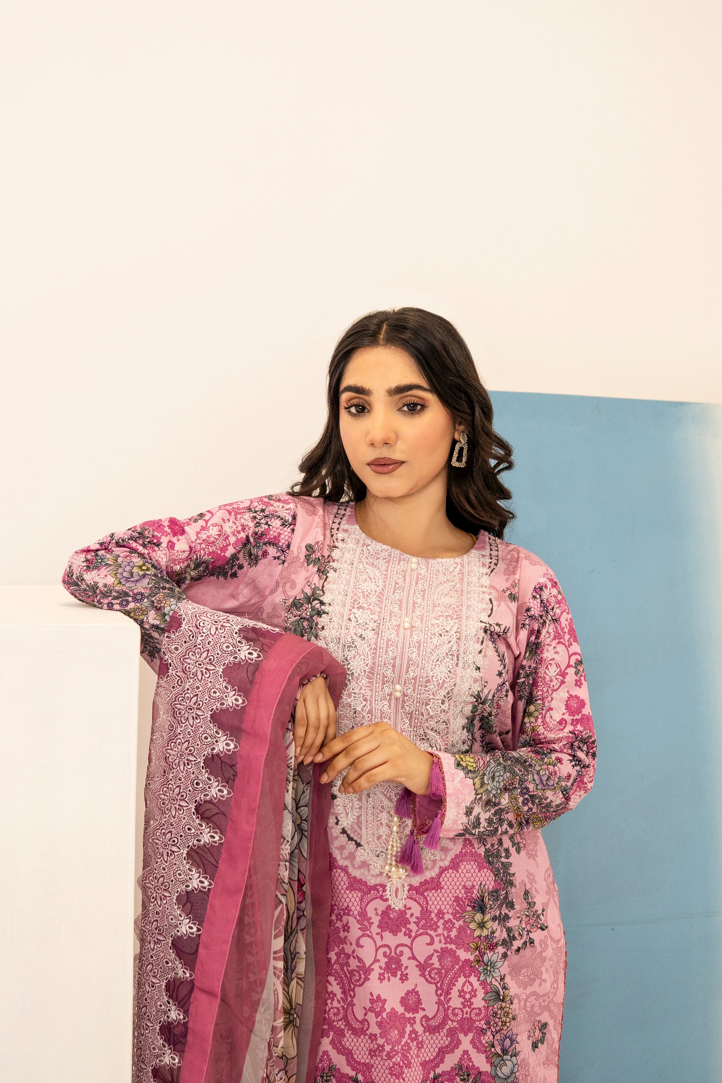 Queen Libas Pakistani Lawn Suit UK - Elegant Pink Design.