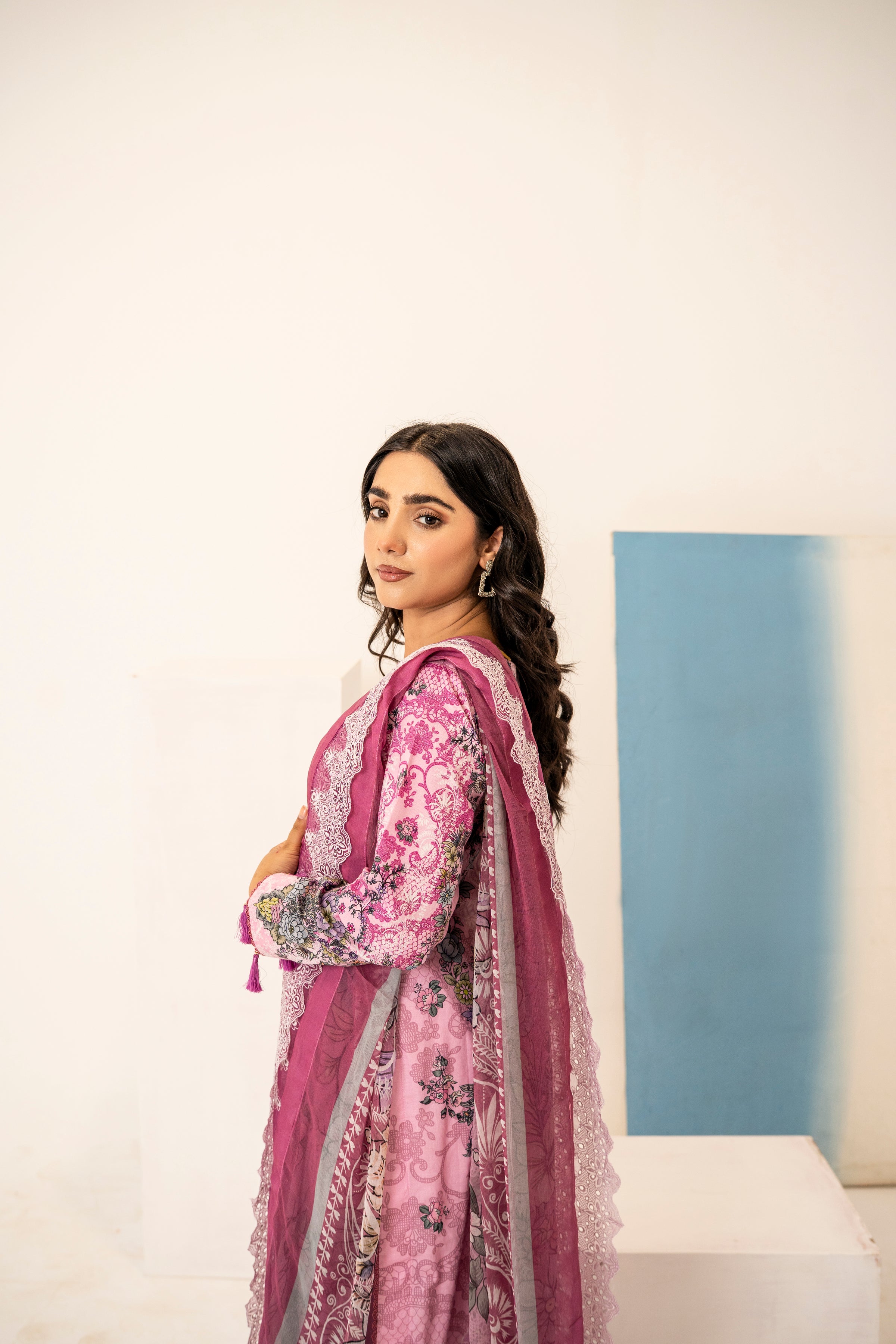 Queen Libas Pakistani Lawn Suit UK - Elegant Pink Design.