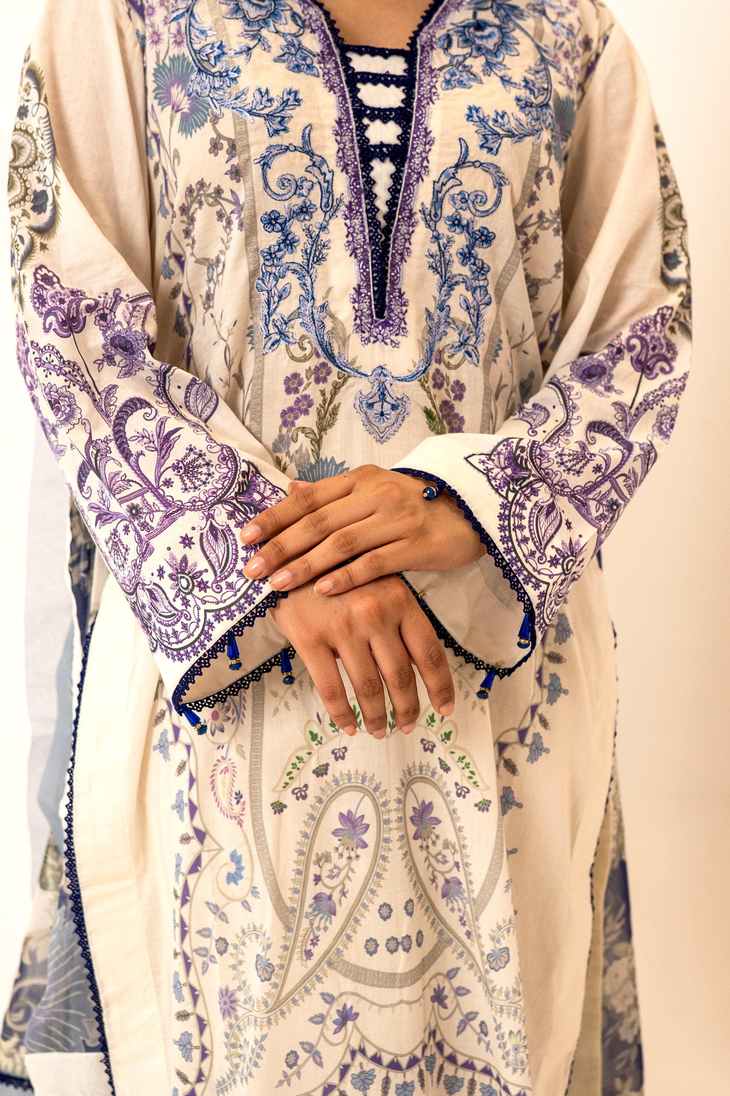 Queen Libas Pakistani Summer Lawn Suit UK - Elegant Design.