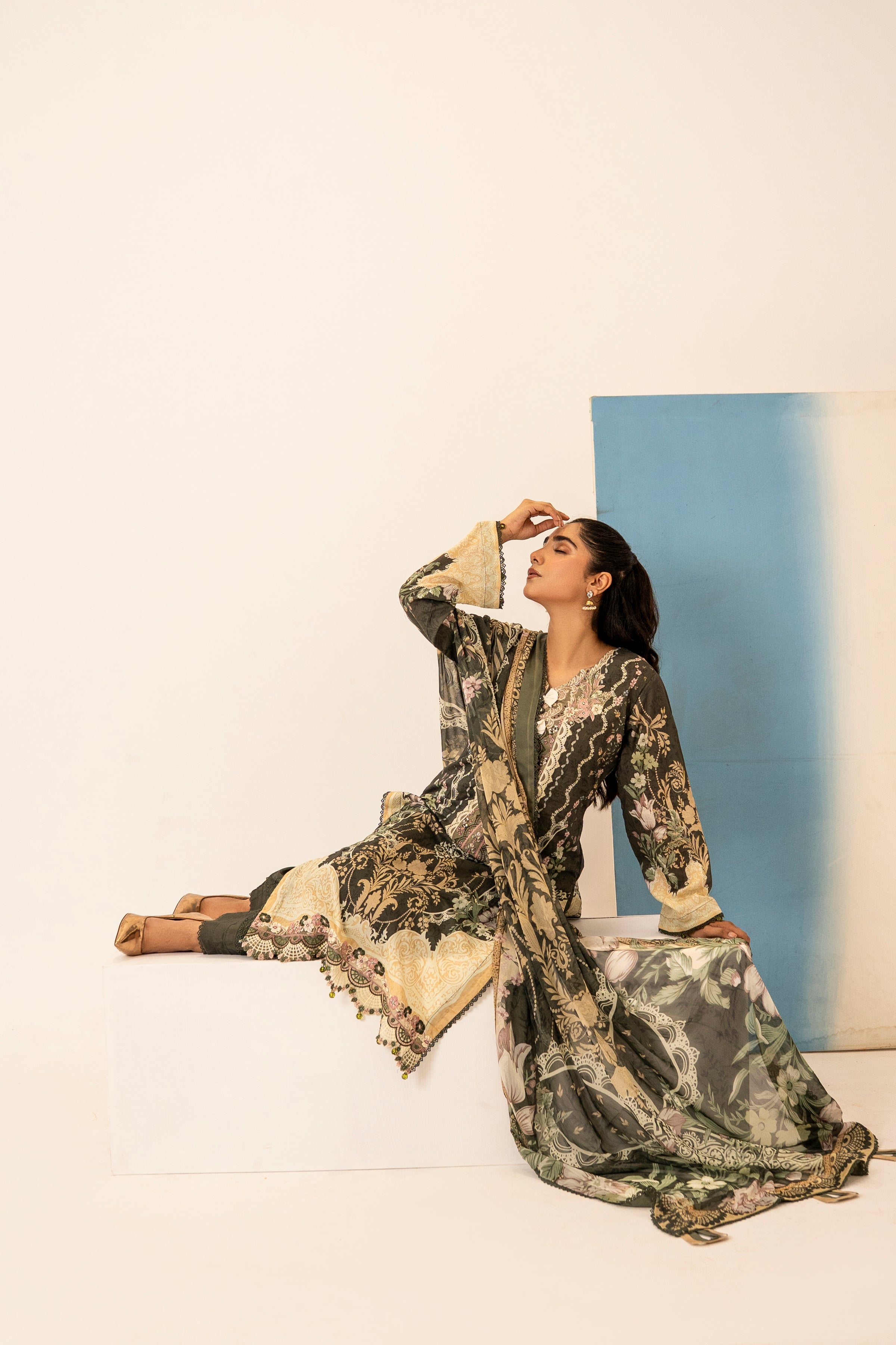 Queen Libas lawn suit UK