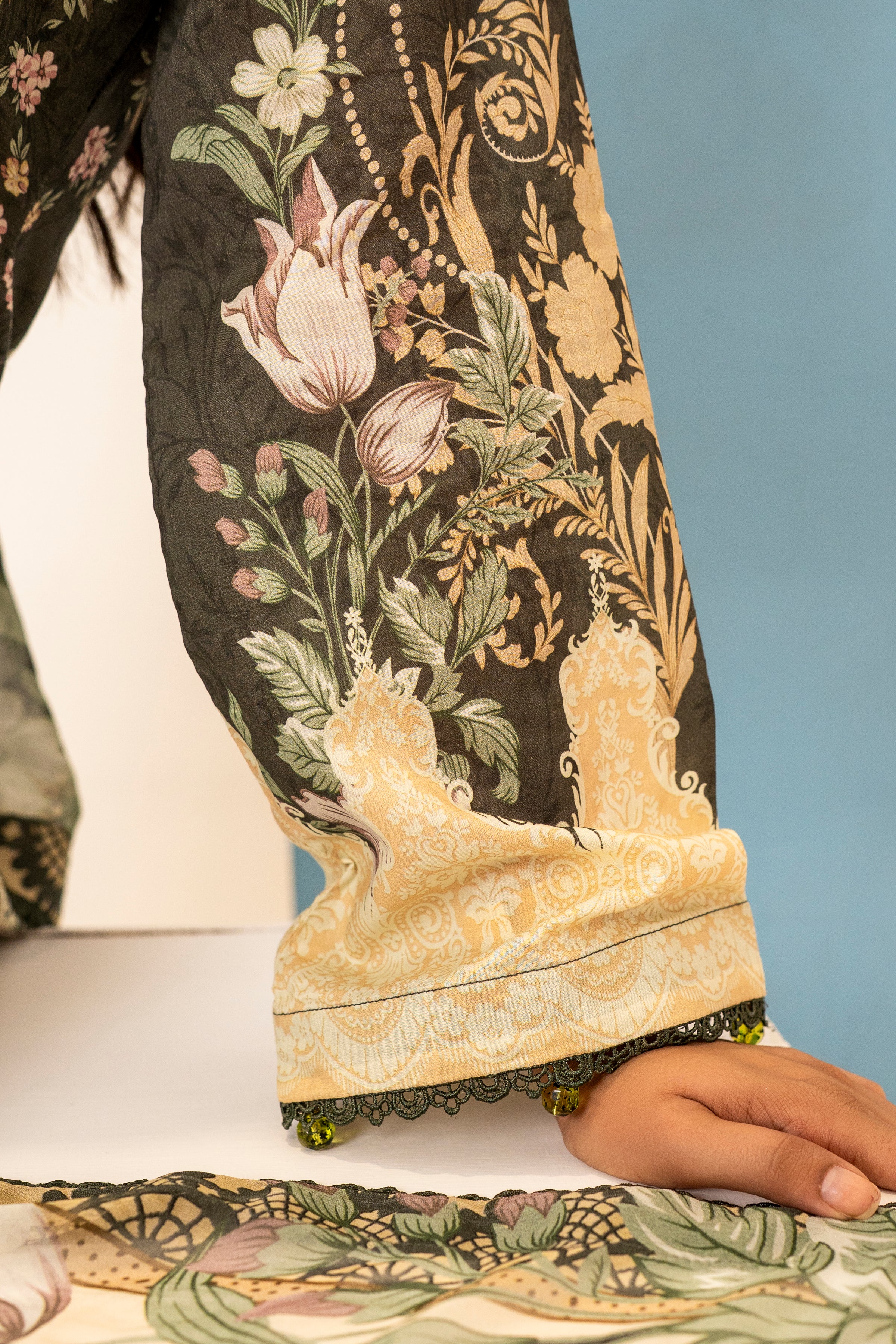 Queen Libas lawn suit UK